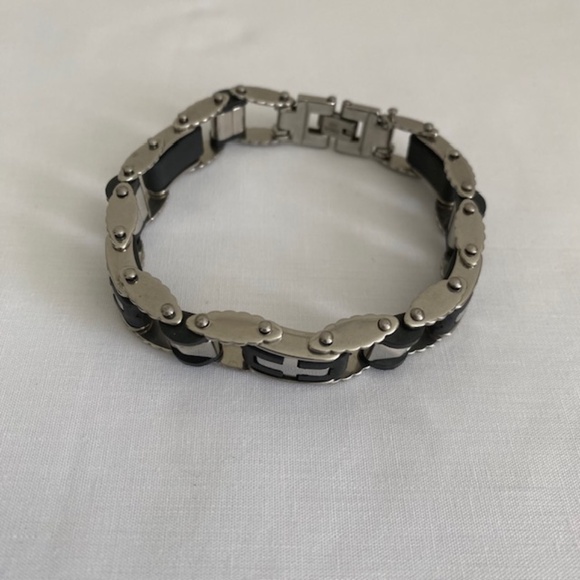 Silver Tone Black Silicone Titanium Metal Bracelet Length 8 1/2" - Picture 3 of 8